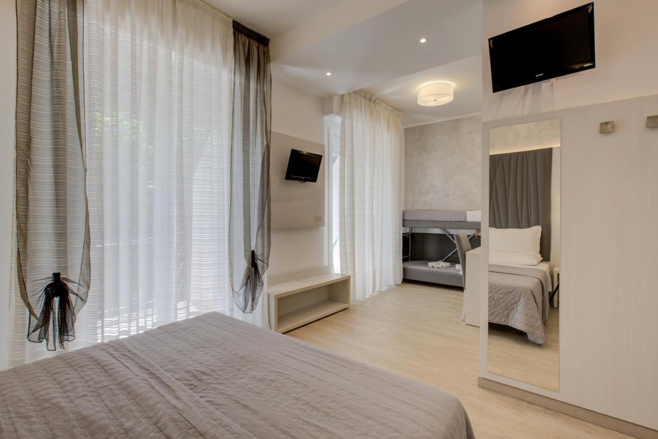 Hotel Bremen Римини Екстериор снимка
