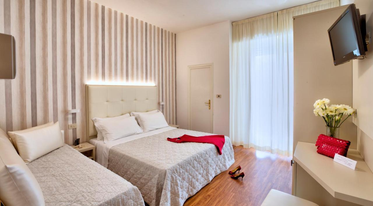 Hotel Bremen Римини Екстериор снимка
