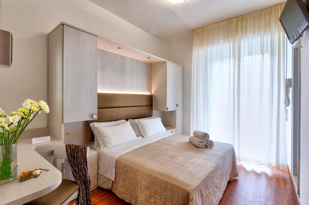 Hotel Bremen Римини Екстериор снимка