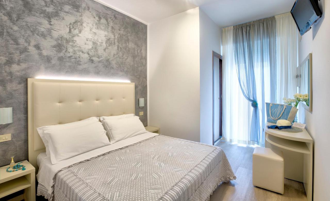Hotel Bremen Римини Екстериор снимка