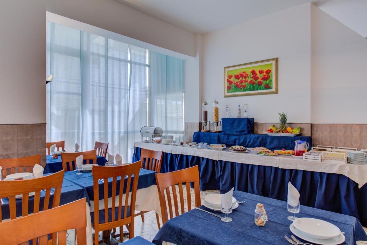 Hotel Bremen Римини Екстериор снимка