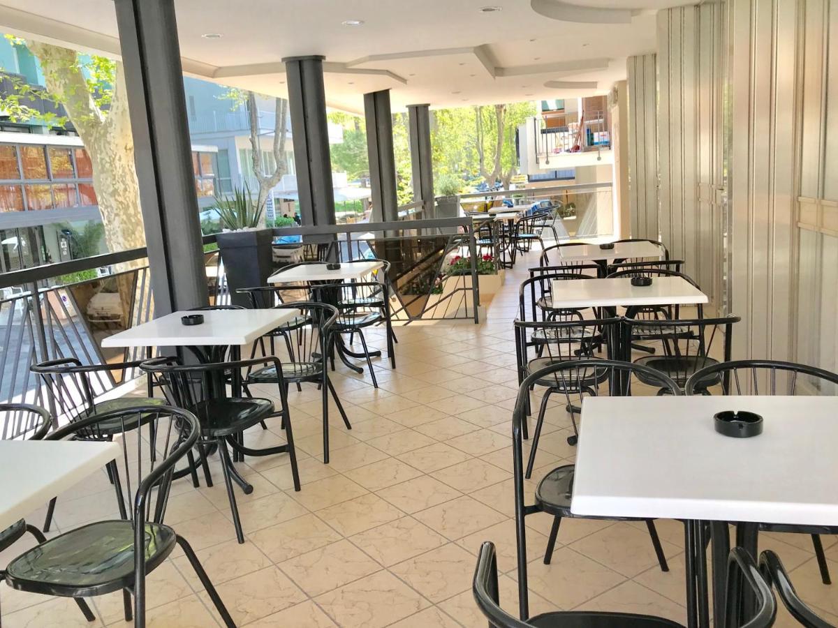 Hotel Bremen Римини Екстериор снимка